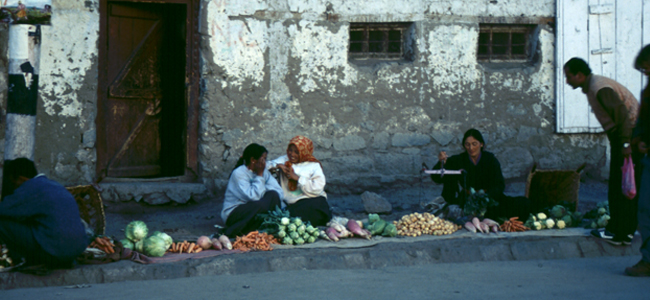 Visit the Women's Market in Leh